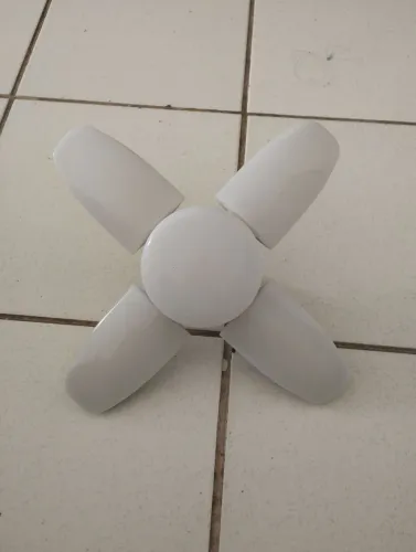 Lâmpada LED 4 em 1 - Iluminação potente e moderna