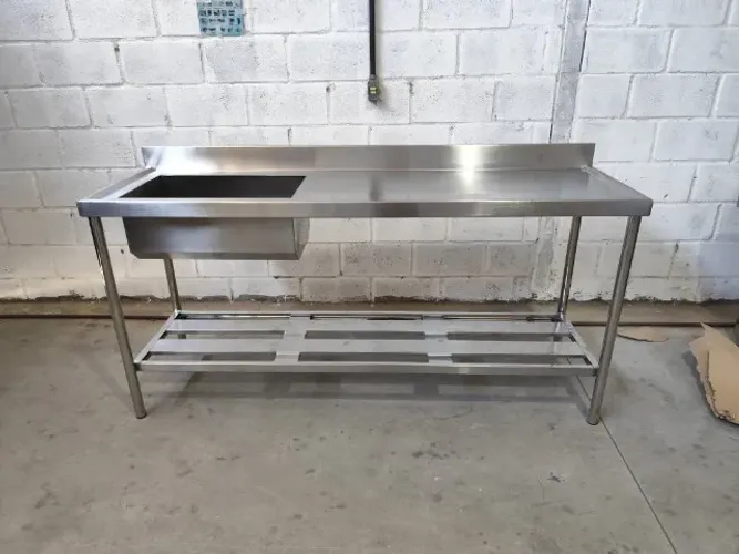 Pia em Inox 1 Bojo - Prateleira Gradeada, Alta Durabilidade e Fácil Limpeza