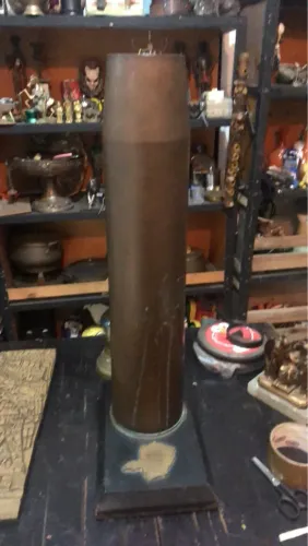 O Castrucio de canhão antigo original bonita em belo para decoração já numa base