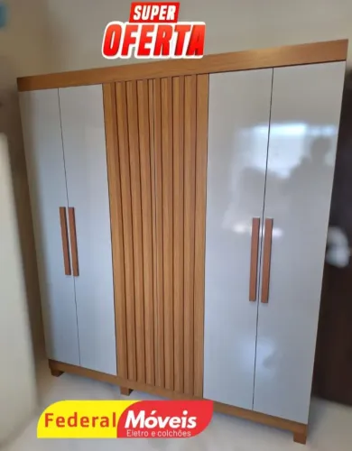 Guarda Roupa 6 Portas - Novo, Bonito e Cheio de Espaço!