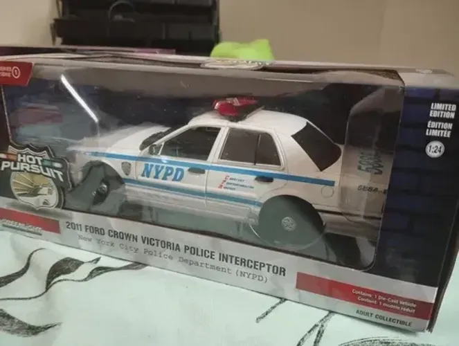Greenlight Crown Victoria Policial Nypd 1:24 Hollywood