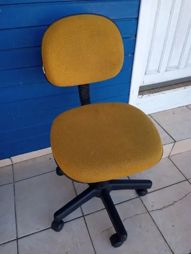 Com entrega Cadeira Giratória com Rodinhas