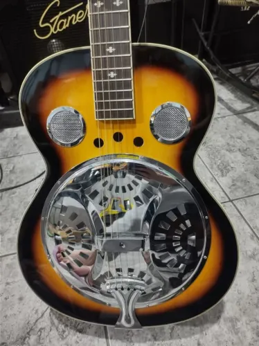 Violão Ressonator Elétrico.