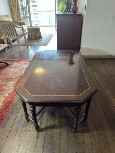 Mesa de centro em mogno marchetada