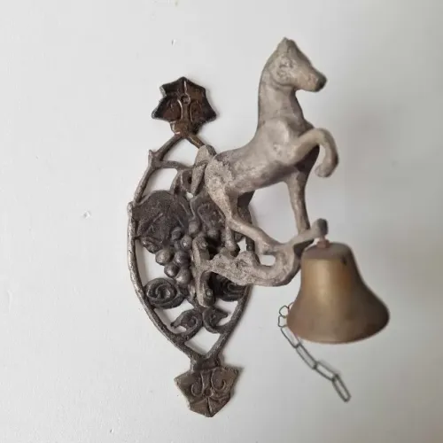 Campainha em formato de sino decorativo estilo Country com formato de cavalo em ferro com 