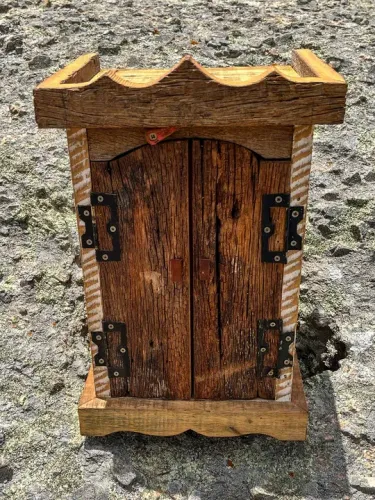 Oratório em madeira de demolição