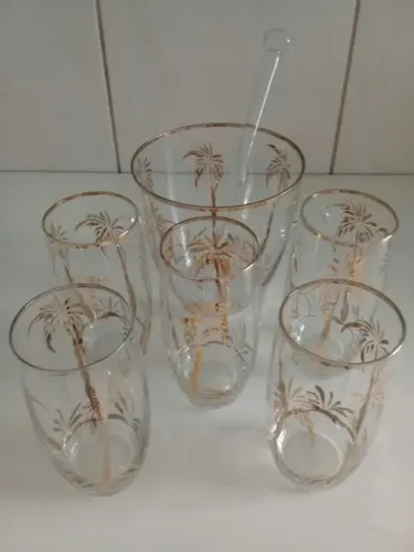 Copos e balde de gelo vintage.