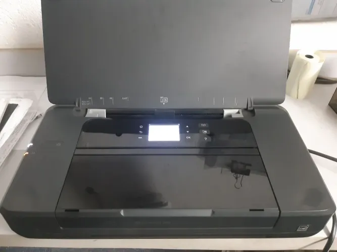 Impressora portátil a bateria marca HP Oficejet 200 Mobile Printer