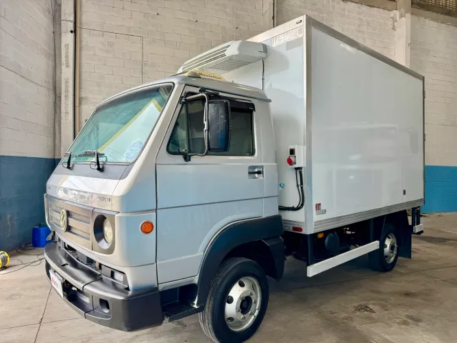 VW 5-150 2013 Com Baú Câmara Fria!