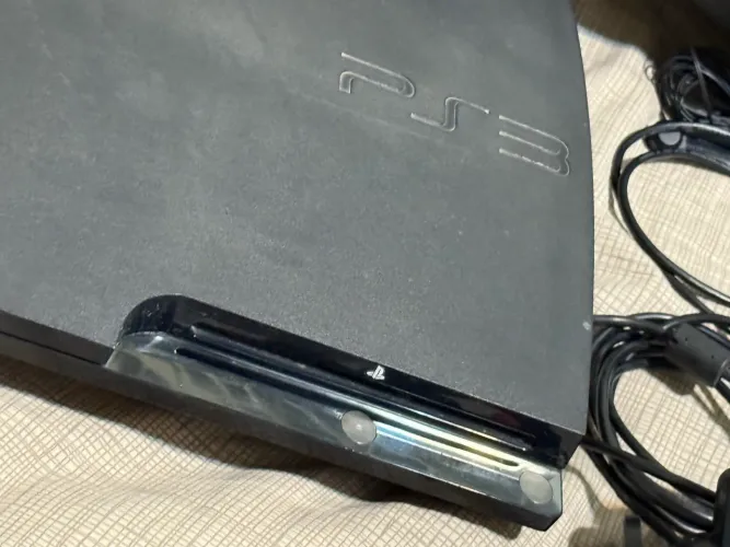 PlayStation 3 Slim 300GB + Acessórios + 6 Jogos Originais