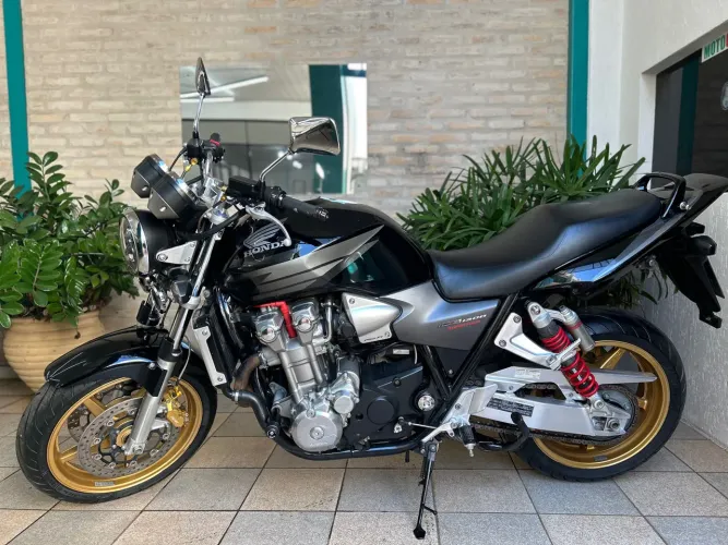 Cb1300