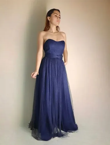 Vestido de festa azul com brilho