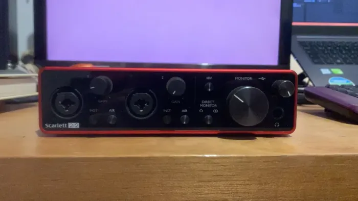 Focusrite Scarlett 2i2 (3ª geração) Interface de áudio USB C -  único dono / pouco uso