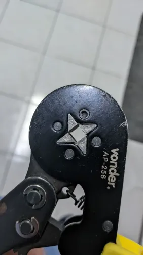 Prensa terminais Vonder AP-256