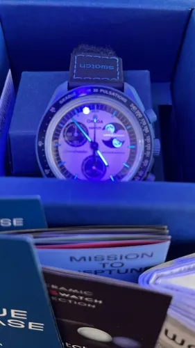 Relógio Omega X Swatch Super Blue Moonphase Moonswatch