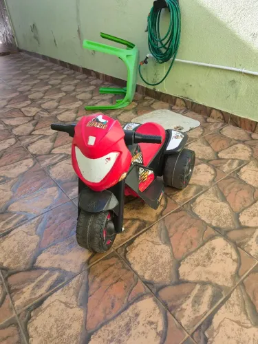 Moto elétrica infantil 2 Marchas Bandeirante