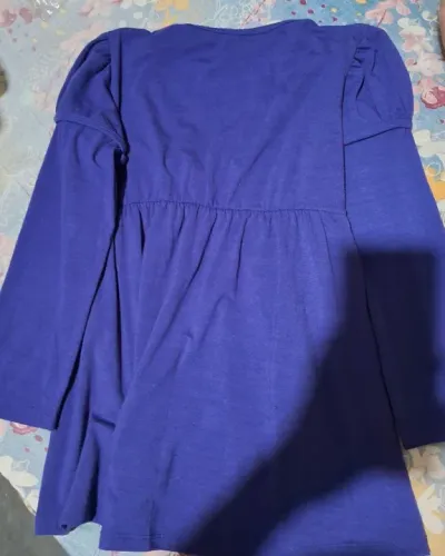 Blusa de manga longa.