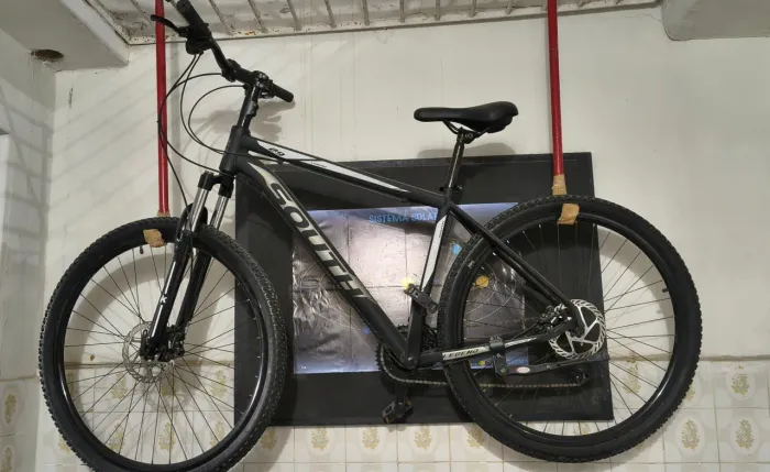 Bike ( bicicleta) aro 29 , toda no rolamento, câmbio Shimano, freio à disco hidráulico
