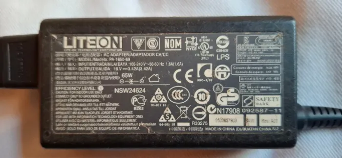 Fonte para notebook, marca Liteon, 19 volts x 3,42 amperes x 65 watts, model