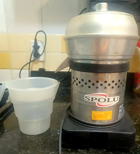 Extrator de Suco Elétrico Industrial SPOLU (Peq. SPL-004) - Semi-novo