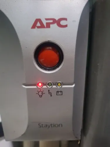 No-break APC 1200va Bivolt Saída 110V - Baterias Novas