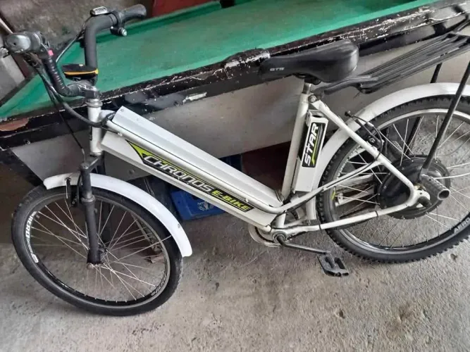 Vendo Bicicleta Elétrica Branca Aro 26 Ano 2015 em Excelente Estado 