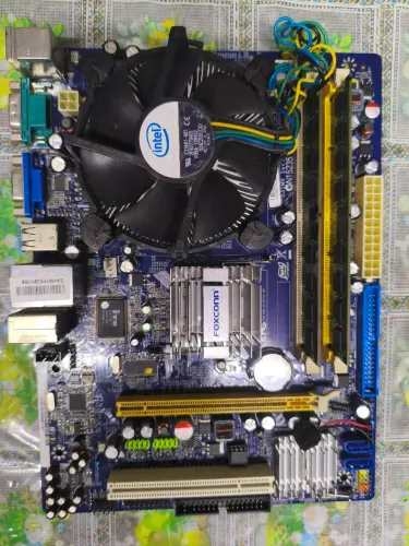 Placa-Mãe Foxconn G31MV Processador + 04 Gb memoria