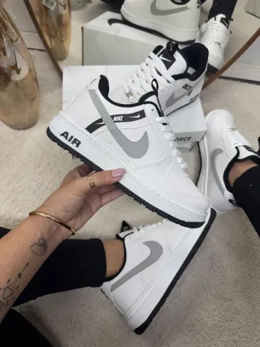 Tênis Nike Air Force 1 Low