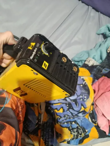 Máquina de solda 220 semi nova só usei uma vez