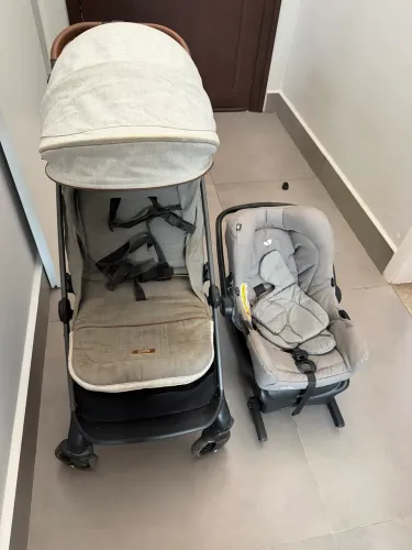 Carrinho de Bebê Signature Joie + Bebê conforto+ base isofix