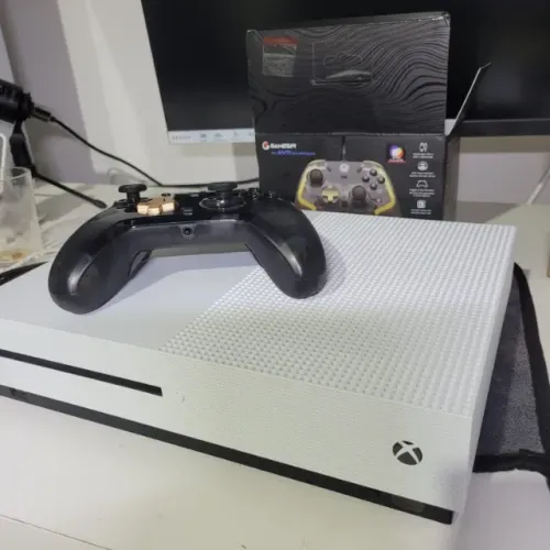 Xbox one s 500gb com controle com fio gamesir