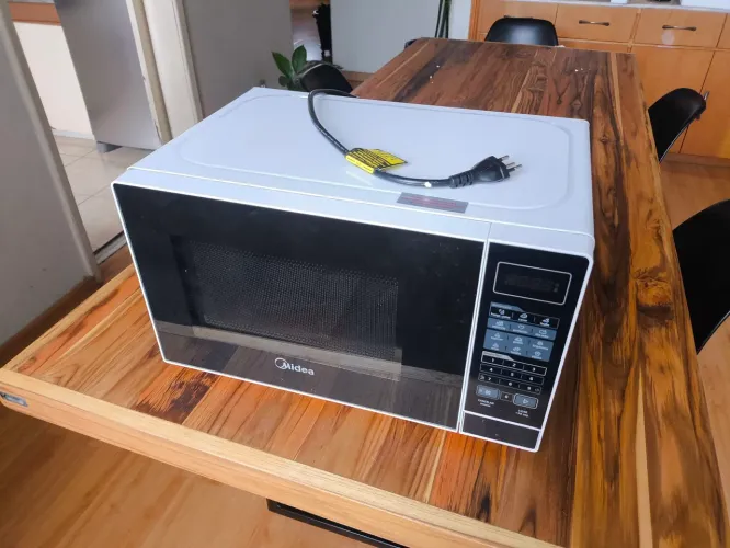 Microondas 20 litros MRAS21 Midea