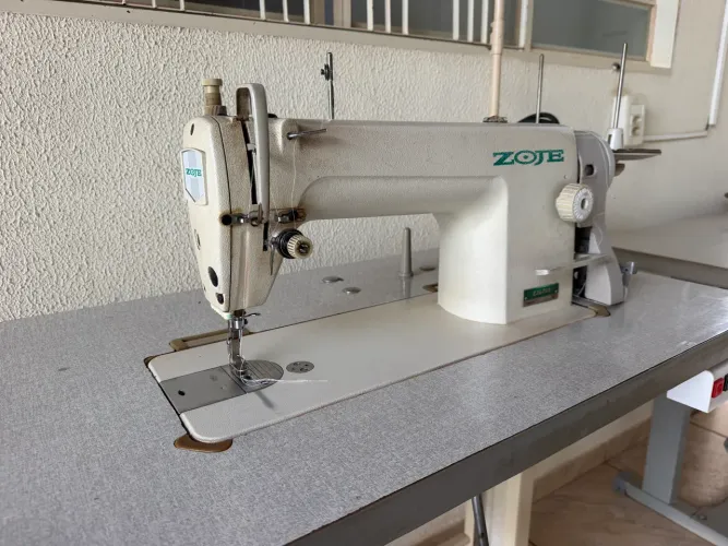 Máquina de costura reta + interloque 
