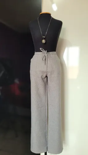 Calça Feminina Italiana com Bolsos Cinza, Veste 36, Perfeito Estado