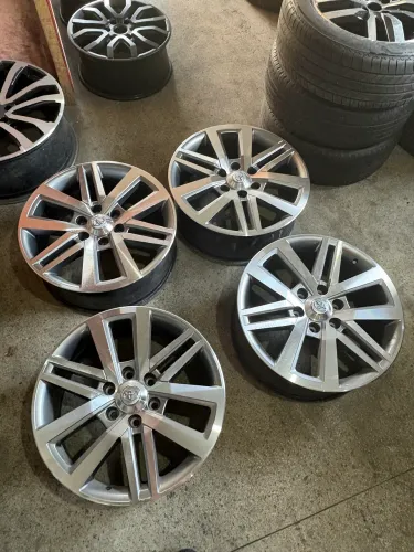 Roda Hilux Original Aro 20.