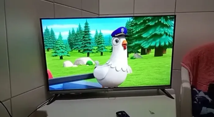 Vendo tv 32 nova 1 mês de uso da Philco 4K