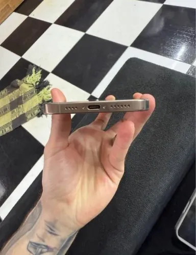 iPhone 16