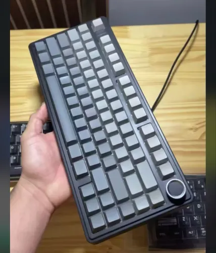 Aula F75 - Gradient Black (Impecável)