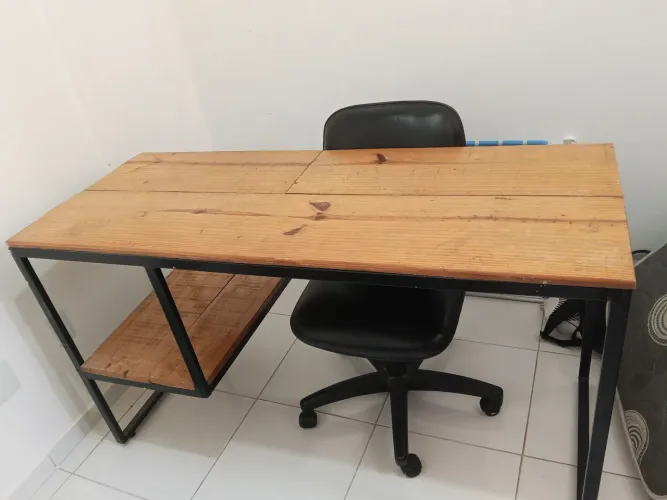 Escrivania em pinos
