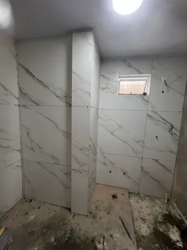 Pedreiro e bombeiro hidráulico 
