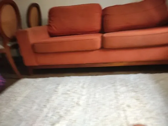 Sofá em bom estado.