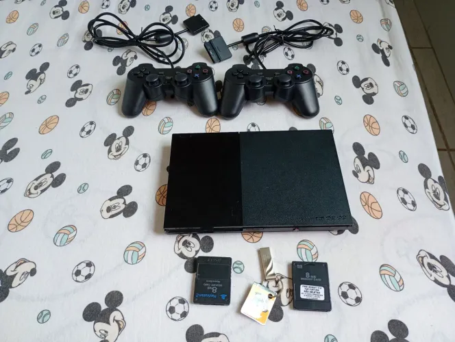 VENDO PS2 COM DOIS CONTROLES E JOGOS