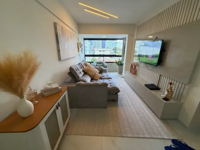 Apartamento reformado com 3 quartos Praça das Orquideas em Universitario Caruaru