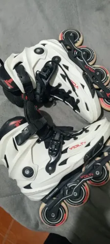 Patins Volt+ Tamanho 41/42, Patins Dynami  Tamanho 38 E Equipamentos De Segurança.