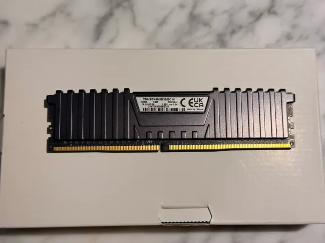 Memória RAM DDR4 8GB 3200Mhz Corsair
