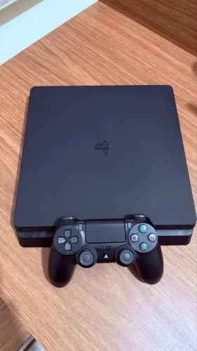 PS4 - Na Caixa! Só não falo que é novo porque eu já abri!