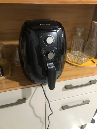 Vendo ou troco uma Air Fryer nova motivo da venda 220 wlt 