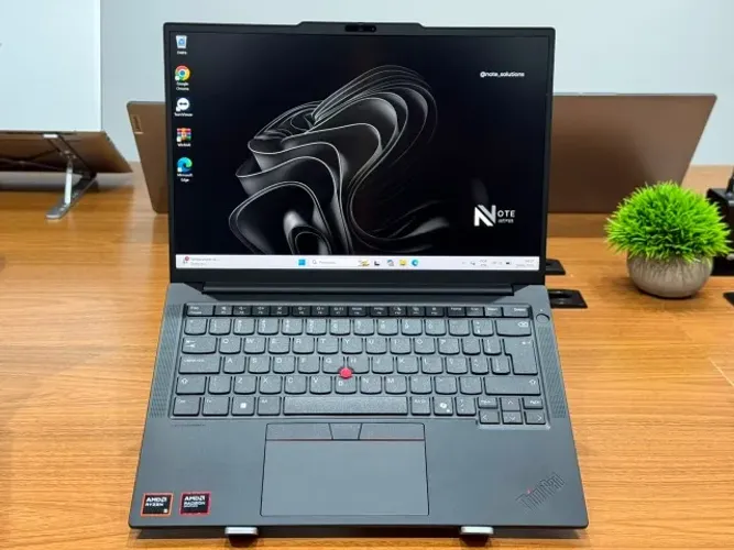 Notebook Lenovo ThinkPad E14 Gen 7 Ryzen 5 220 DDR5 SSD NVMe 512GB 14" WUXGA - Garantia e