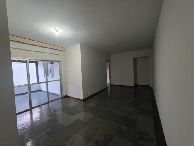 Apartamento no Centro em frente ao Jardim São Benedito, condomínio Maison 148.