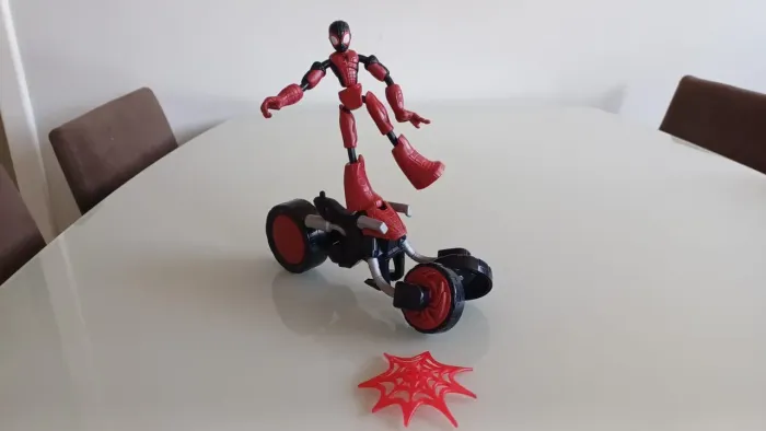 Marvel Bend and Flex Rider - Miles Morales Spider-Man com Veículo